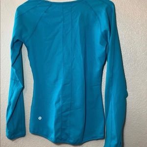 Lululemon rounder under long-sleeved